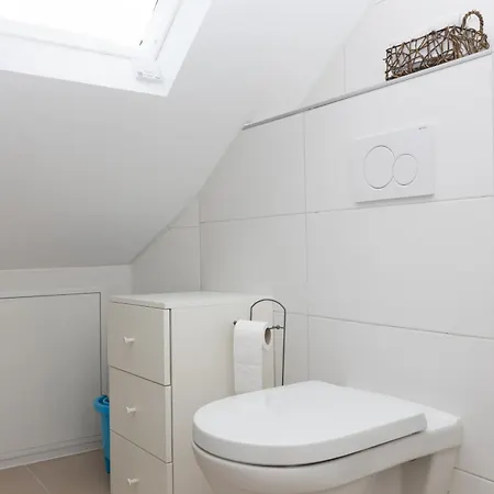 Lägenhet Stylisches In Mit Kostenlosen Parkplaetzen, Wlan Und Voll Ausgestatteter Kueche