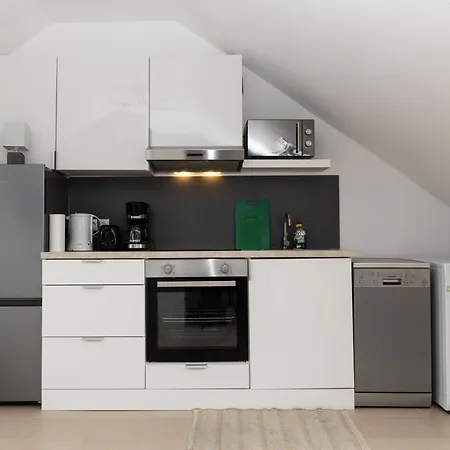 Stylisches In Mit Kostenlosen Parkplaetzen, Wlan Und Voll Ausgestatteter Kueche Apartman *