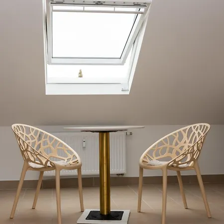 Stylisches In Mit Kostenlosen Parkplaetzen, Wlan Und Voll Ausgestatteter Kueche Apartman *